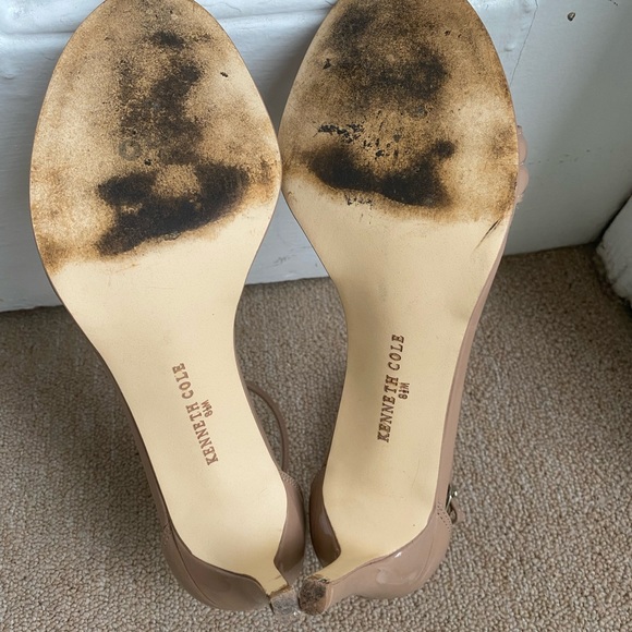 Kenneth Cole Milania Taupe
Heels Sz 8,5 - Picture 8 of 9